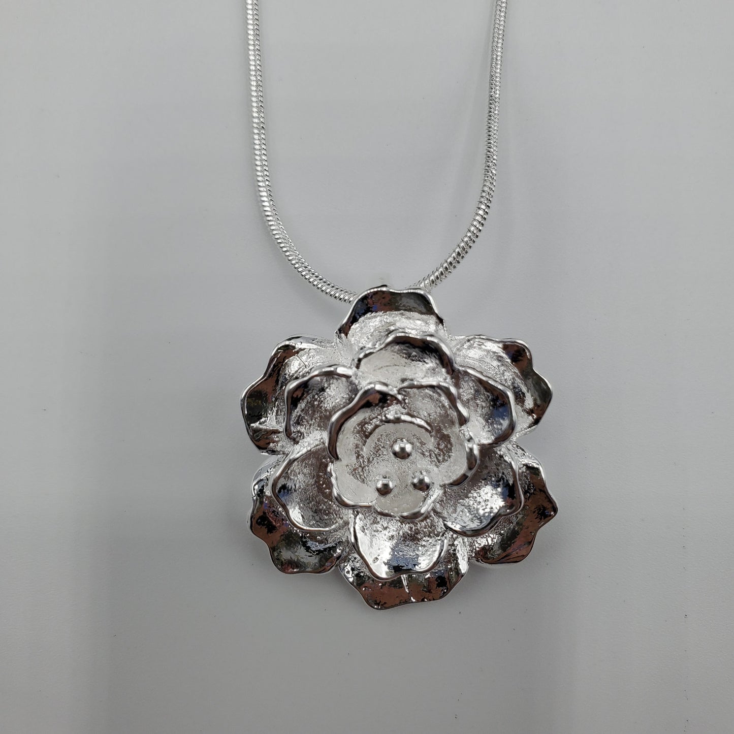 .925 Sterling Silver Hawaiian Style Flower 18" Necklace
