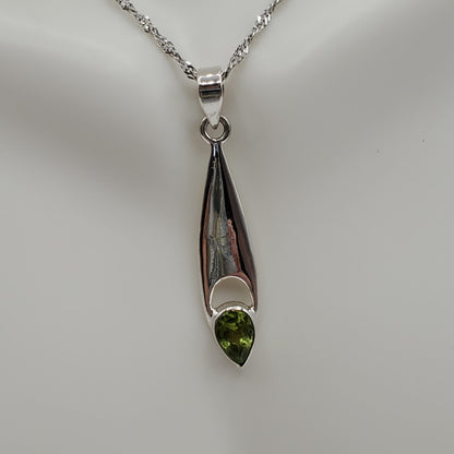 Sterling Silver Peridot drop pendant and earrings gift set