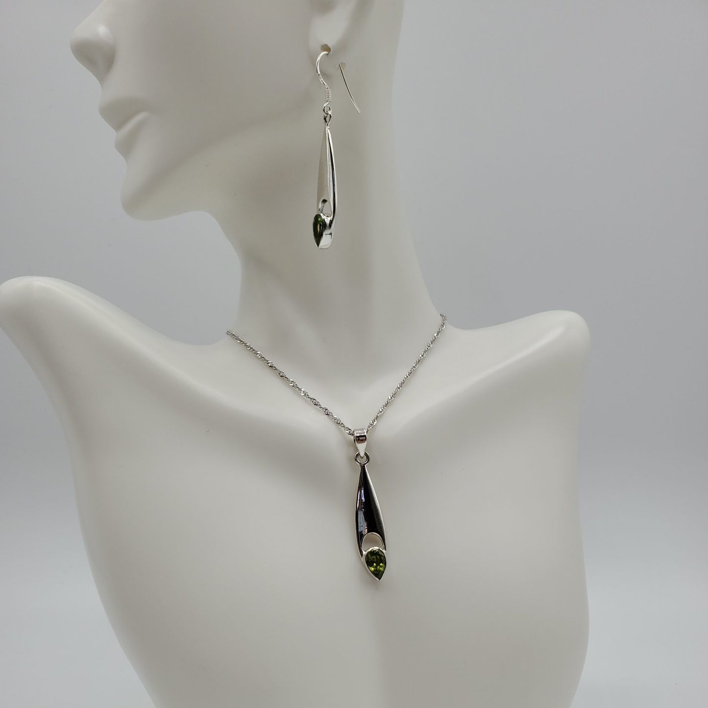 Sterling Silver Peridot drop pendant and earrings gift set