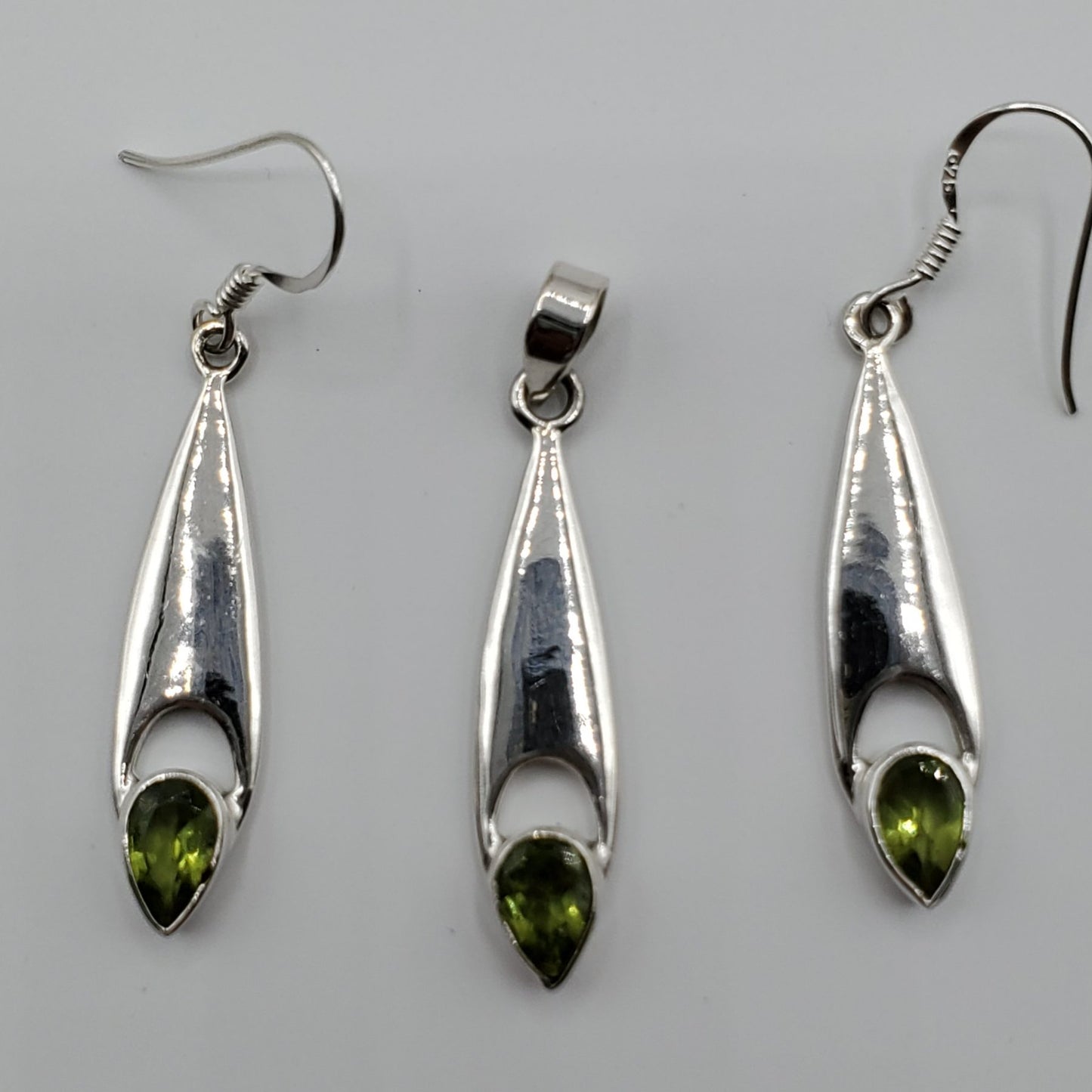 Sterling Silver Peridot drop pendant and earrings gift set