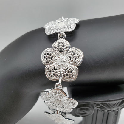 .925 Sterling Silver Hawaiian Flower Bracelet