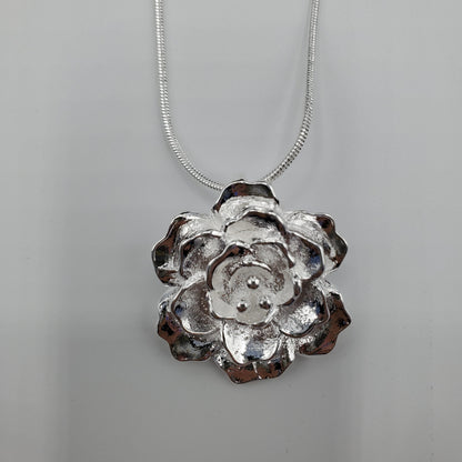 .925 Sterling Silver Hawaiian Style Flower  18" Necklace