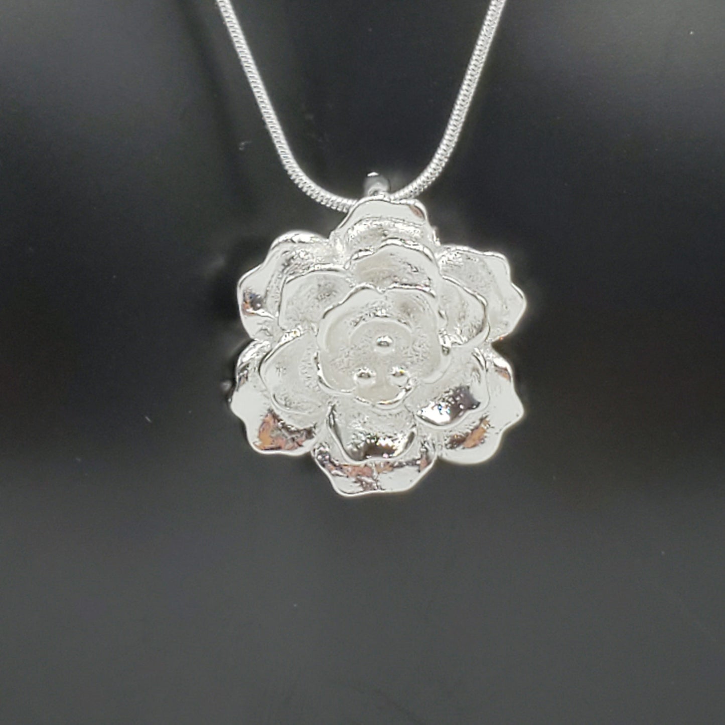 .925 Sterling Silver Hawaiian Style Flower  18" Necklace