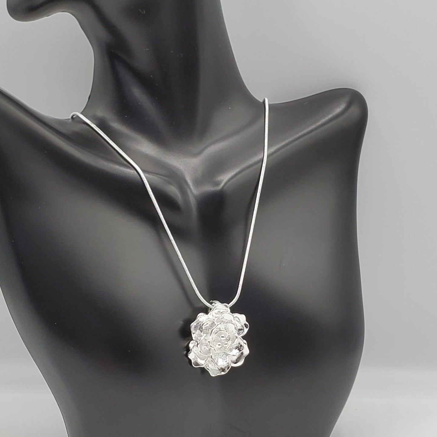 .925 Sterling Silver Hawaiian Style Flower  18" Necklace