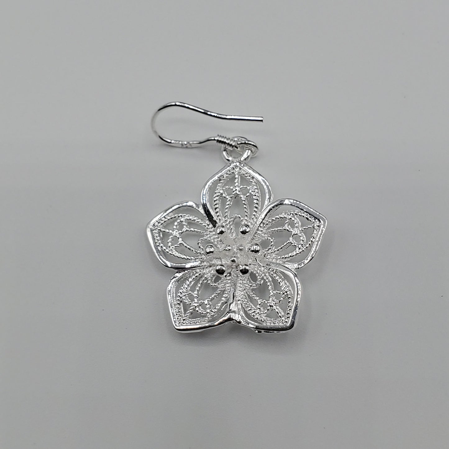 Vintage Style .925 Sterling Silver Hawaiian Flower Necklace and Earrings Set.