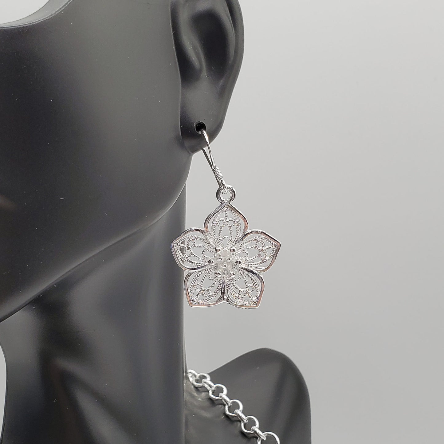 Vintage Style .925 Sterling Silver Hawaiian Flower Necklace and Earrings Set.