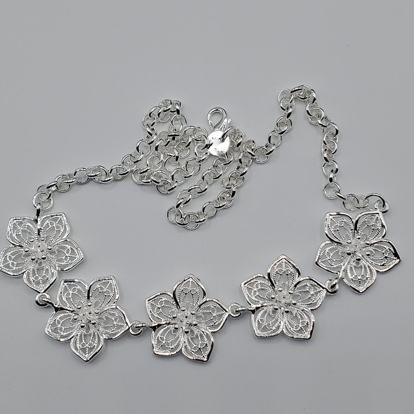 Vintage Style .925 Sterling Silver Hawaiian Flower Necklace and Earrings Set.