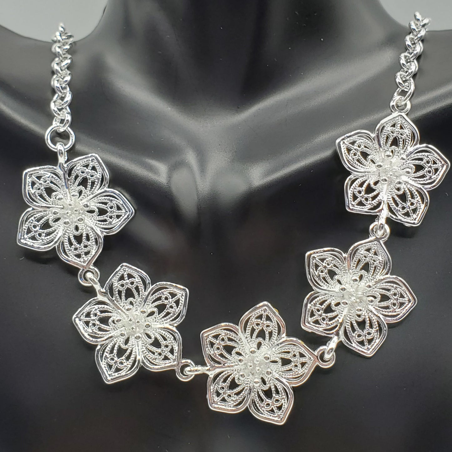 Vintage Style .925 Sterling Silver Hawaiian Flower Necklace and Earrings Set.