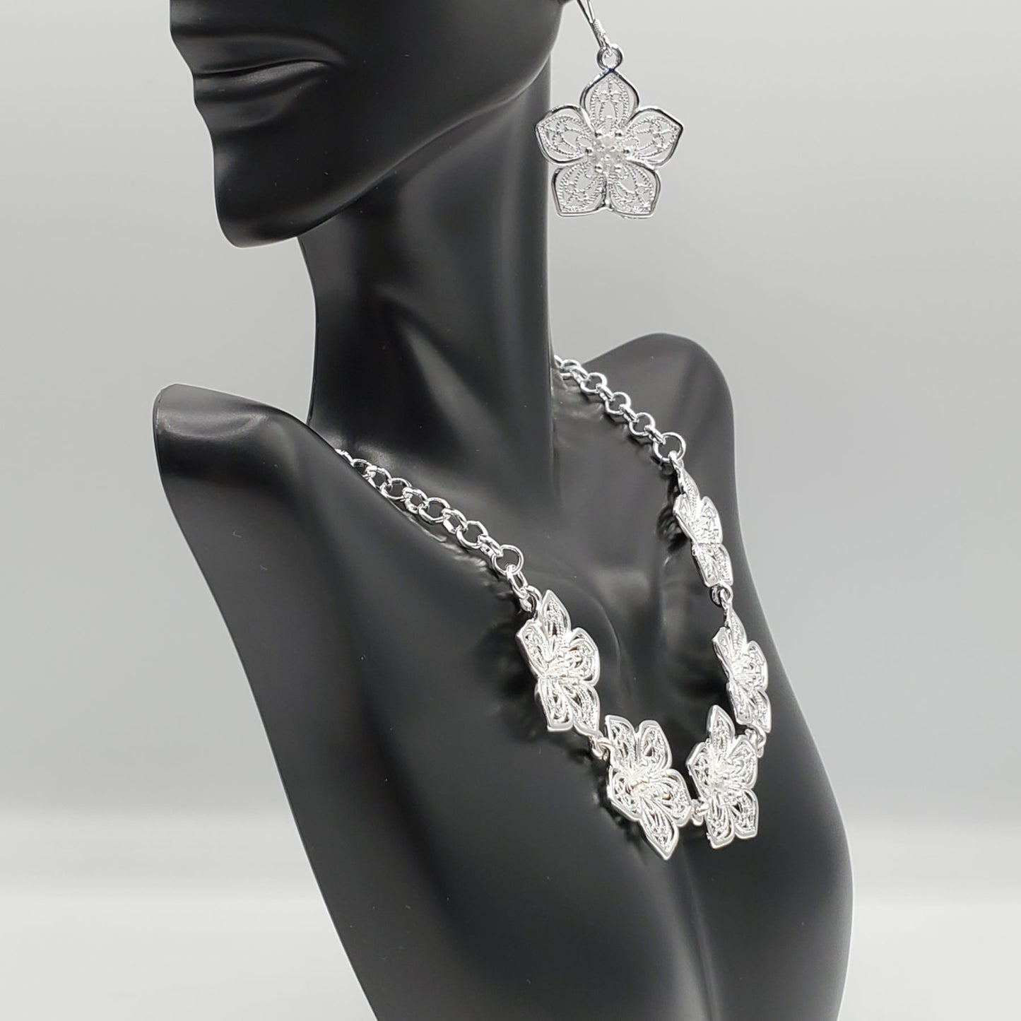 Vintage Style .925 Sterling Silver Hawaiian Flower Necklace and Earrings Set.