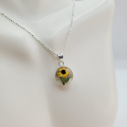 12mm round resin pendant with sunflowers