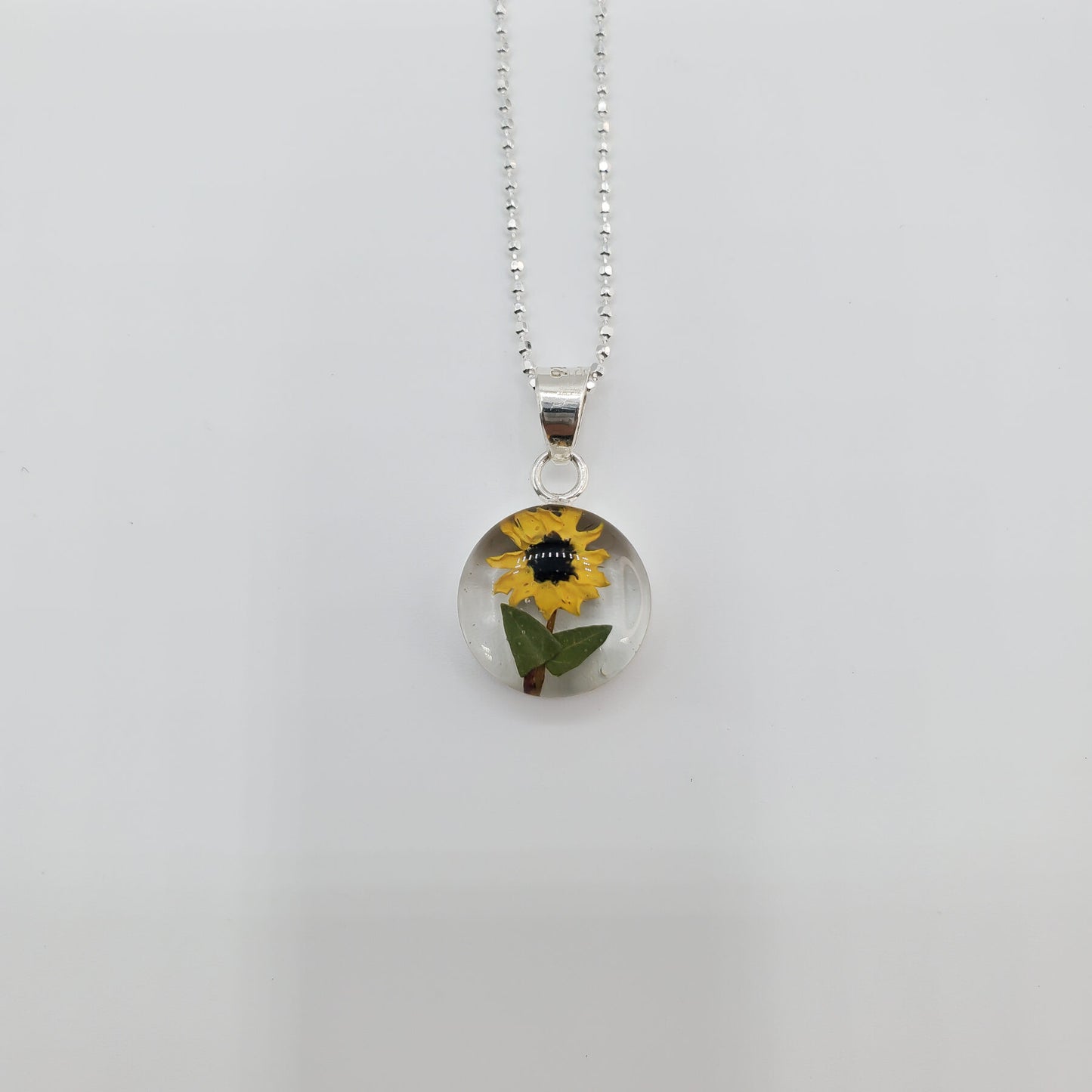 12mm round resin pendant with sunflowers