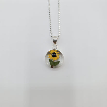 12mm round resin pendant with sunflowers