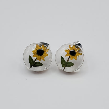 Round resin sunflower stud earrings