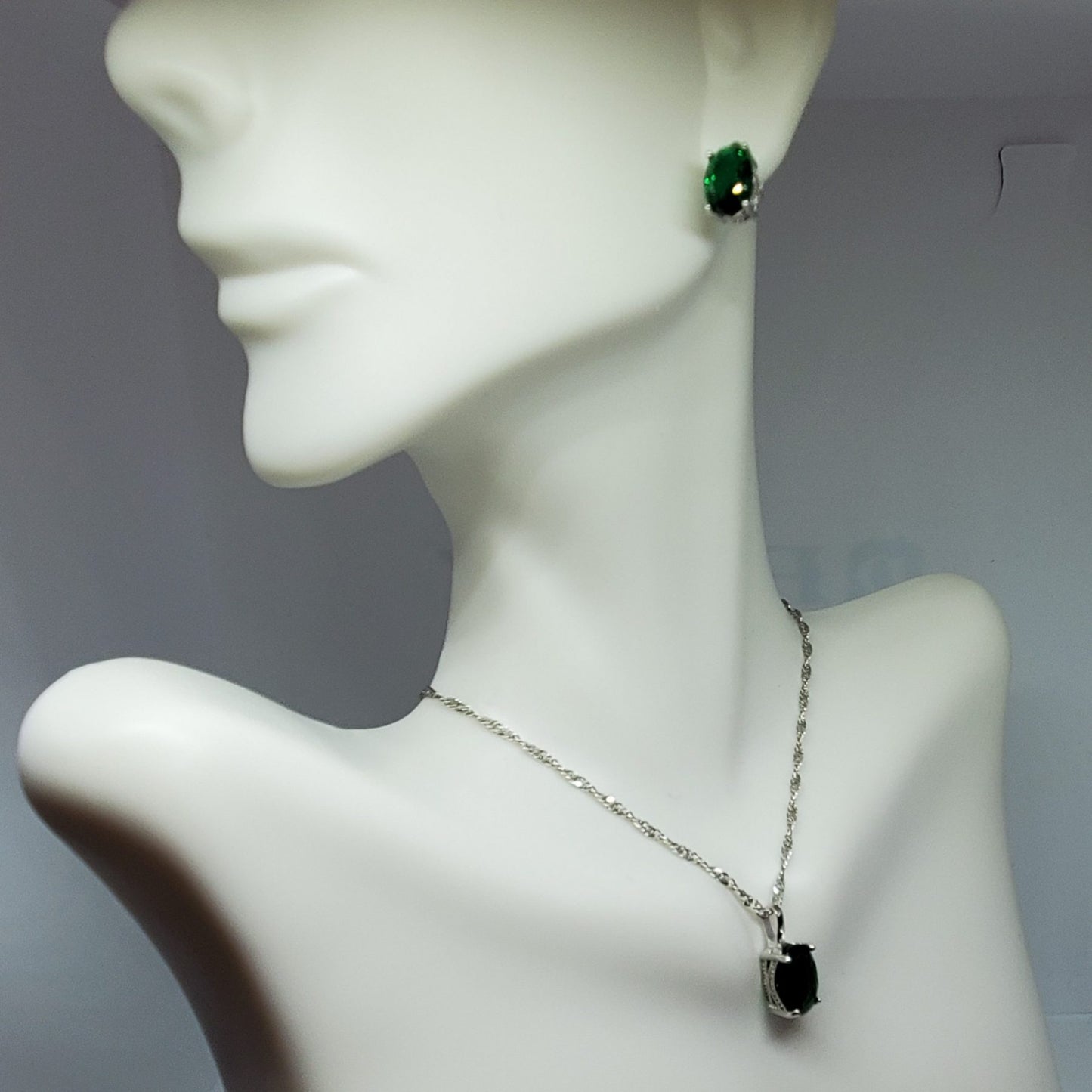 Emerald 3 Piece Oval Earring and necklace gift set