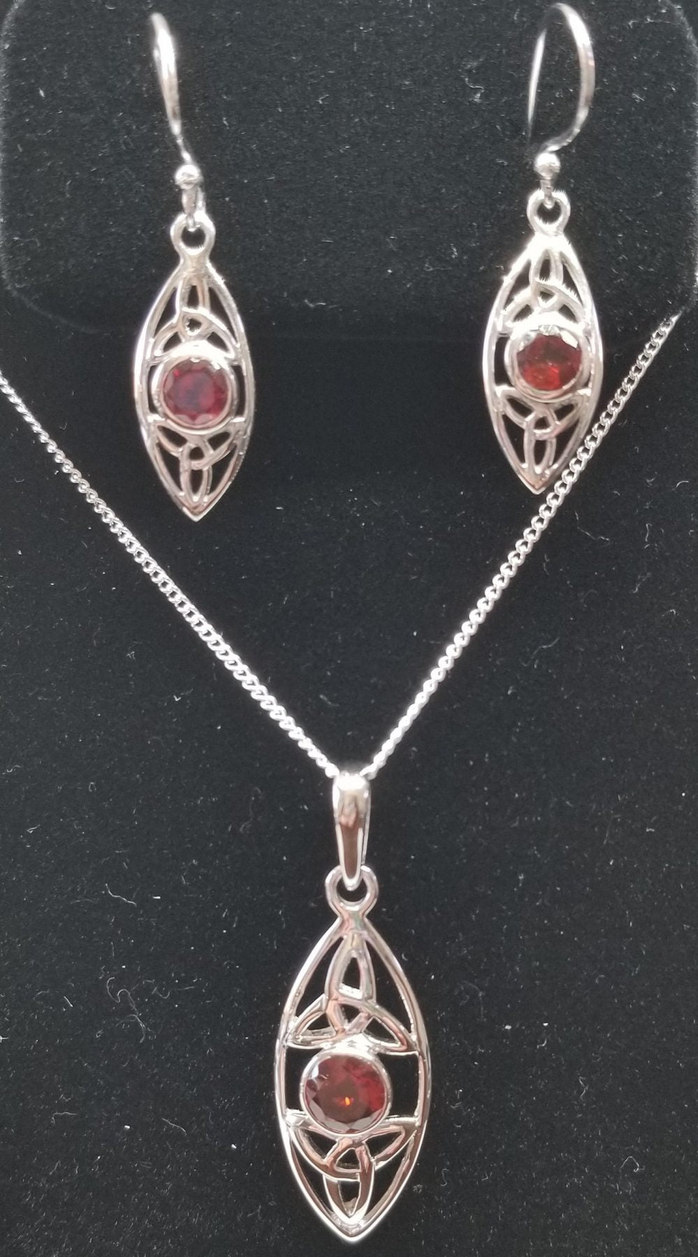 Minimalist Garnet pendant with matching earrings