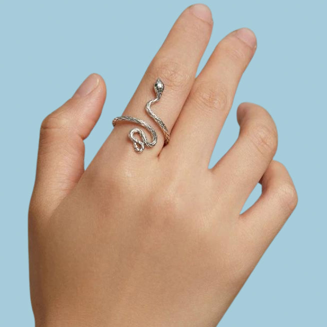 Emeralded eyed crawling snake ring